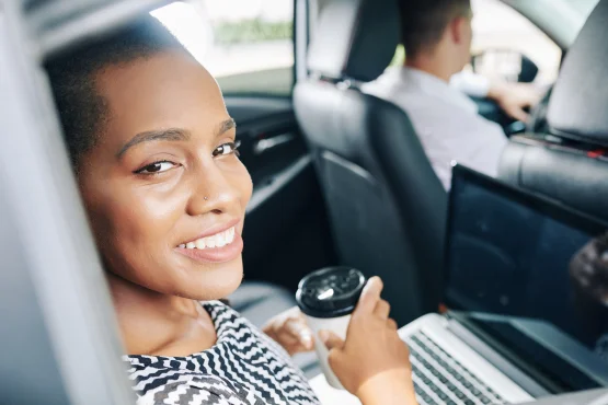 chauffeur business port-louis femme affaire en passagere travaillant